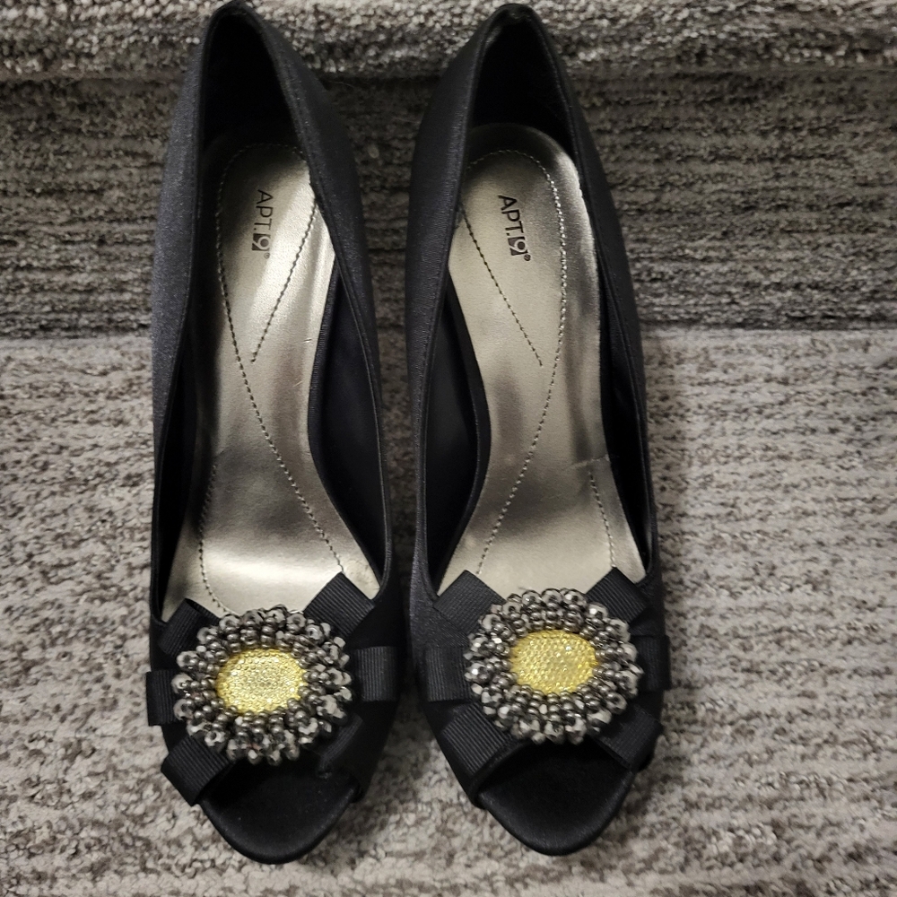 APT 9 Women's Black Satin Stiletto Heels size 7 Beaded Formal Wedding Sh…